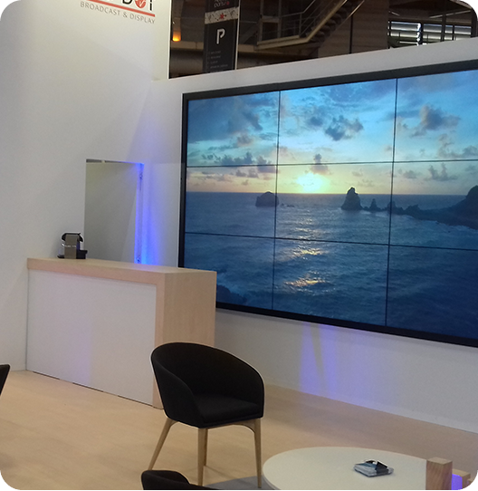 Mur d'images tactile 3x3 stand événementiel